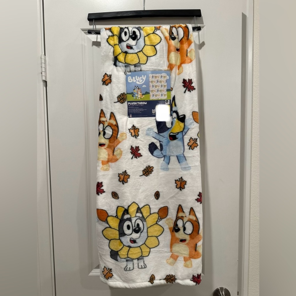 NWT Disney Bluey fall blanket